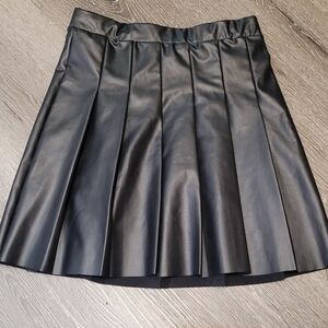 Olive & Oak Black Vegan Leather Pleated Mini Skirt Size XS